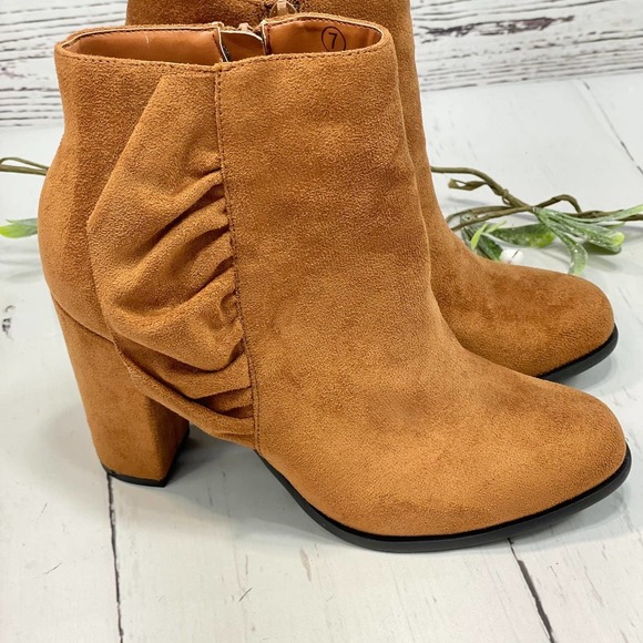 Women's Camel Ankle Boots with Ruffles (Size 7) - Picture 4 of 13